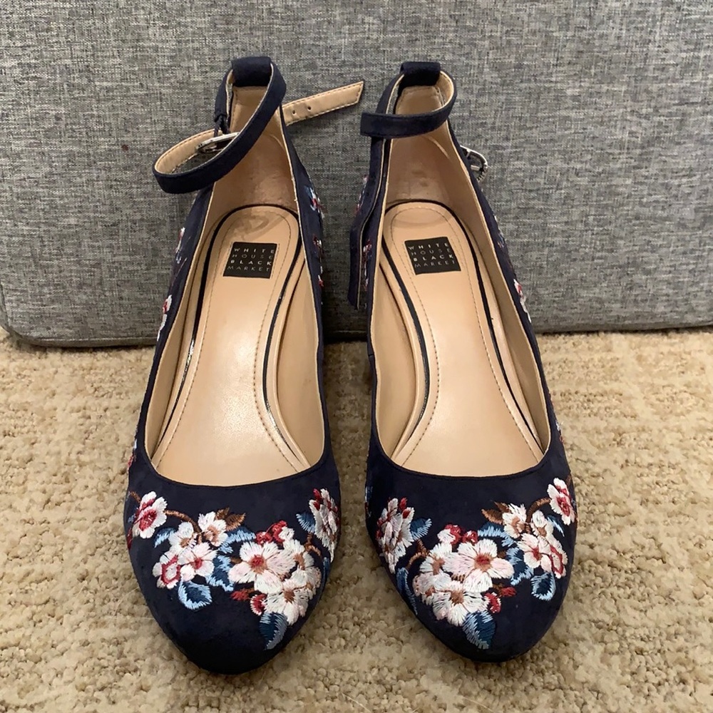 RARE! White House Black Market embroidered heel.